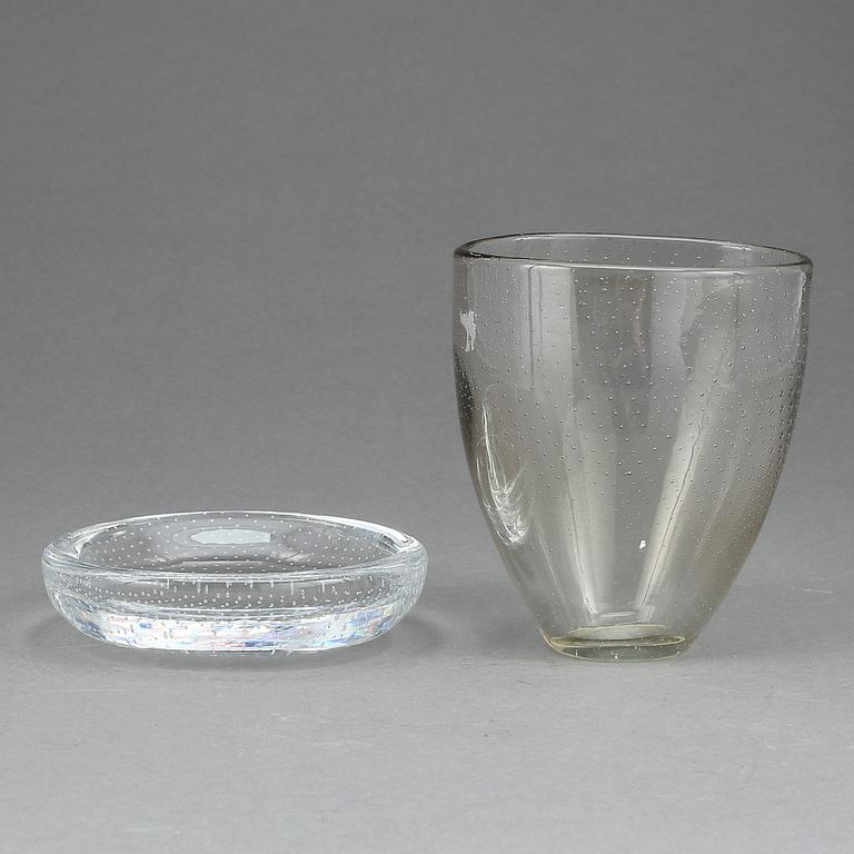 VAS SAMT SKÅL, glas, Gunnel Nyman, Notsjö, en signerad med syrapenna.