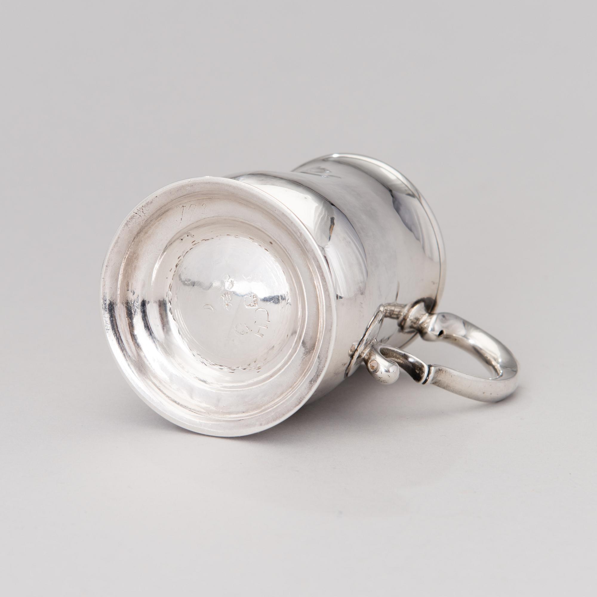 MUGG i sterling silver, stämplad JC, möjligen John Carman, London 1729.