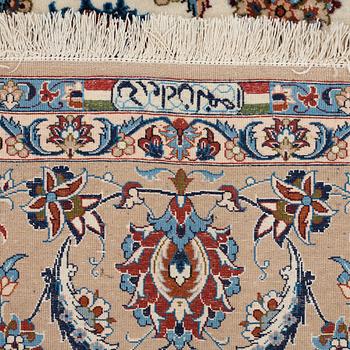 MATTA old Isfahan, märkt Davari, ca 318,5 x 206,5 cm.