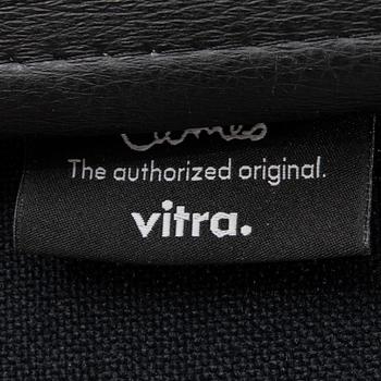 Charles and Ray Eames, stol "Soft Pad EA 222", Vitra sent 1900-tal.