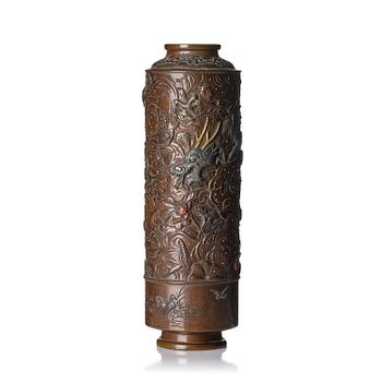 A Japanese bronze vase, Meiji preriod (1868-1912). Signed.