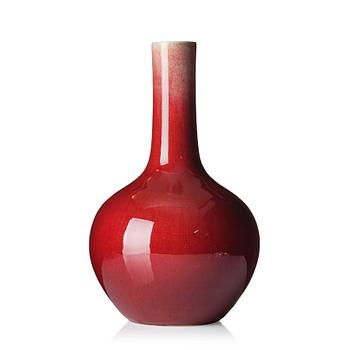 1121. A flambé glazed vase, Qing dynasty, 19th century.