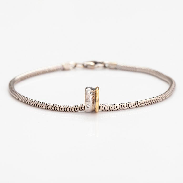 A 14K white and yellow gold bracelet with diamonds ca. 0.03 ct in total.