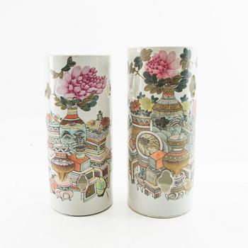 Vases/Wig Stands 2 pcs China 20th century porcelain.