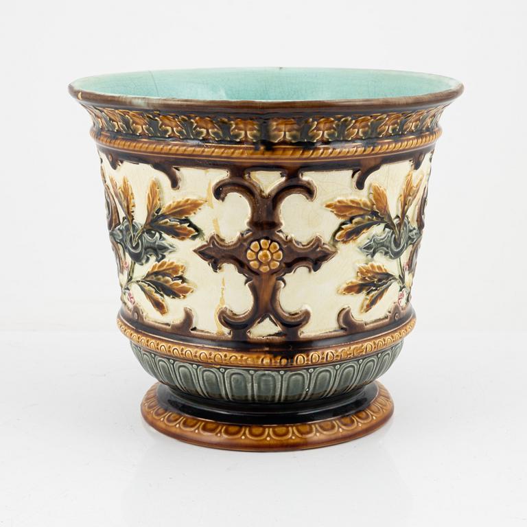 An earthenware urn from Rörstrand, around the year 1900.