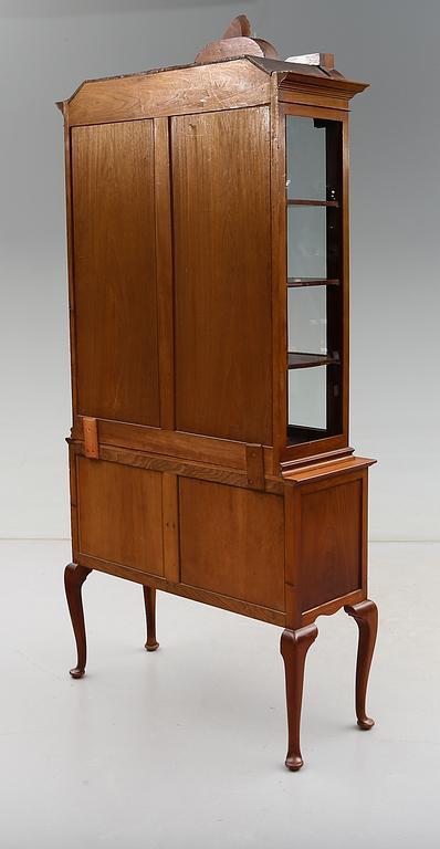 VITRINSKÅP, England, 1900-talets första hälft.