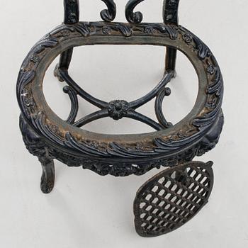 An early 20th century five piece garden suite for Porin Konepaja (Björneborgs Mekaniska Werkstad).