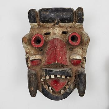 Masker, 4 st, enligt uppgift b .la från Yaure, Elfenbenskusten, Dan, Liberia, samt Luba, Kongo, 1900-talets andra hälft.