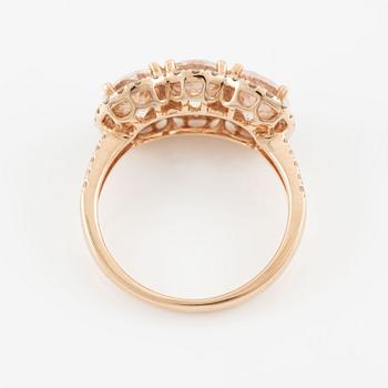 Ring, with oval morganites and brilliant-cut diamonds.