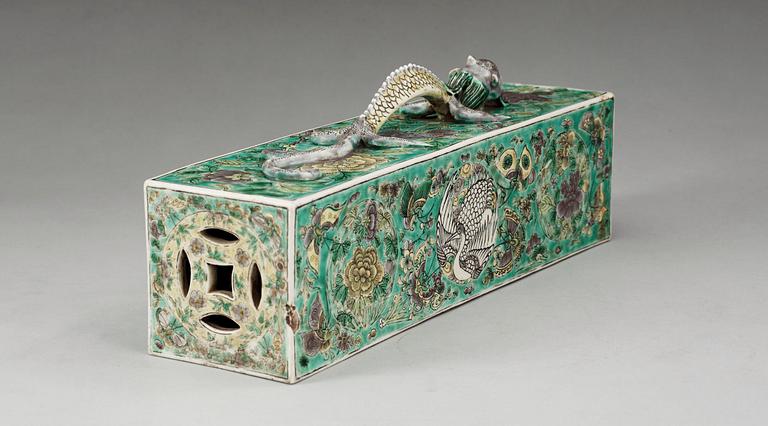 A rare famille verte scroll weight, Qing dynasty (1644-1912).