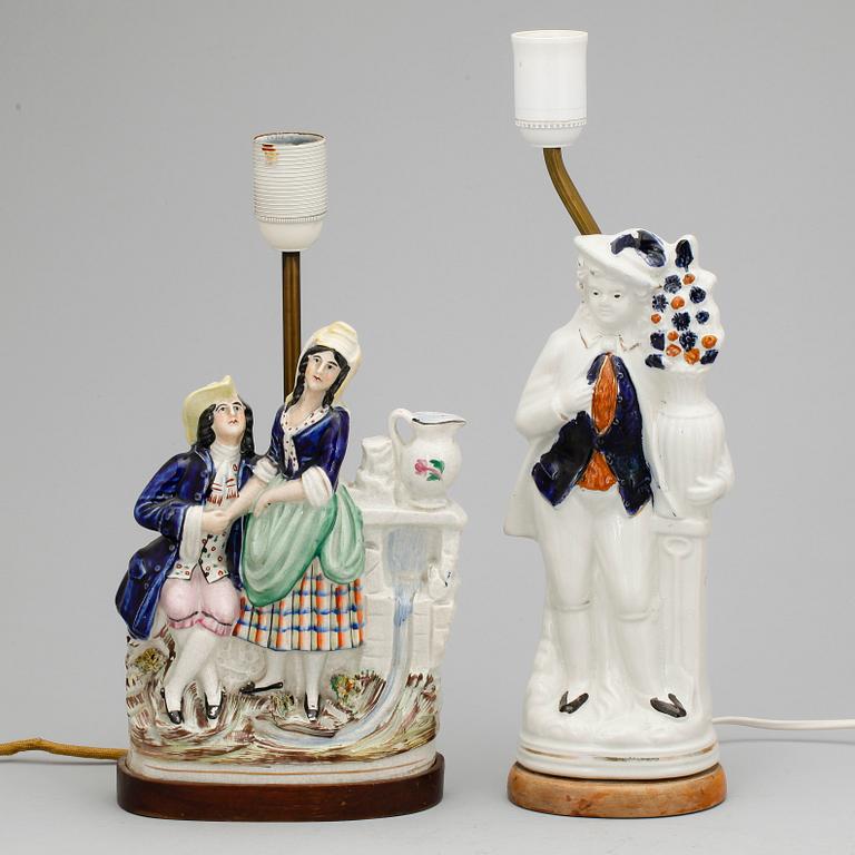 BORDSLAMPOR, 2st, porslin, troligen England, 18/1900-tal.