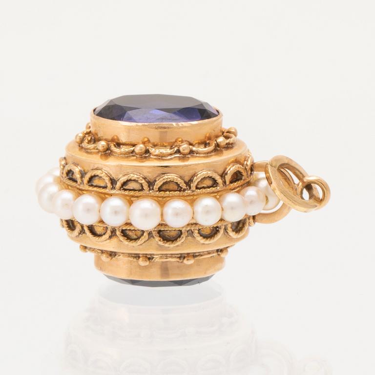 An 18K gold pendant set with synthetic colourchange purple sapphires and cultured pearls.