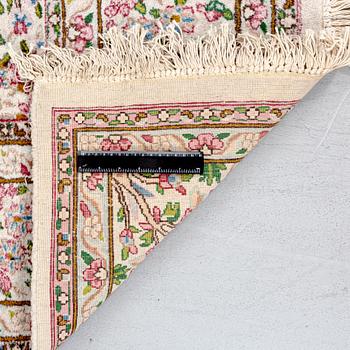 Matta old/semiantik Kirman ca 282x213 cm.