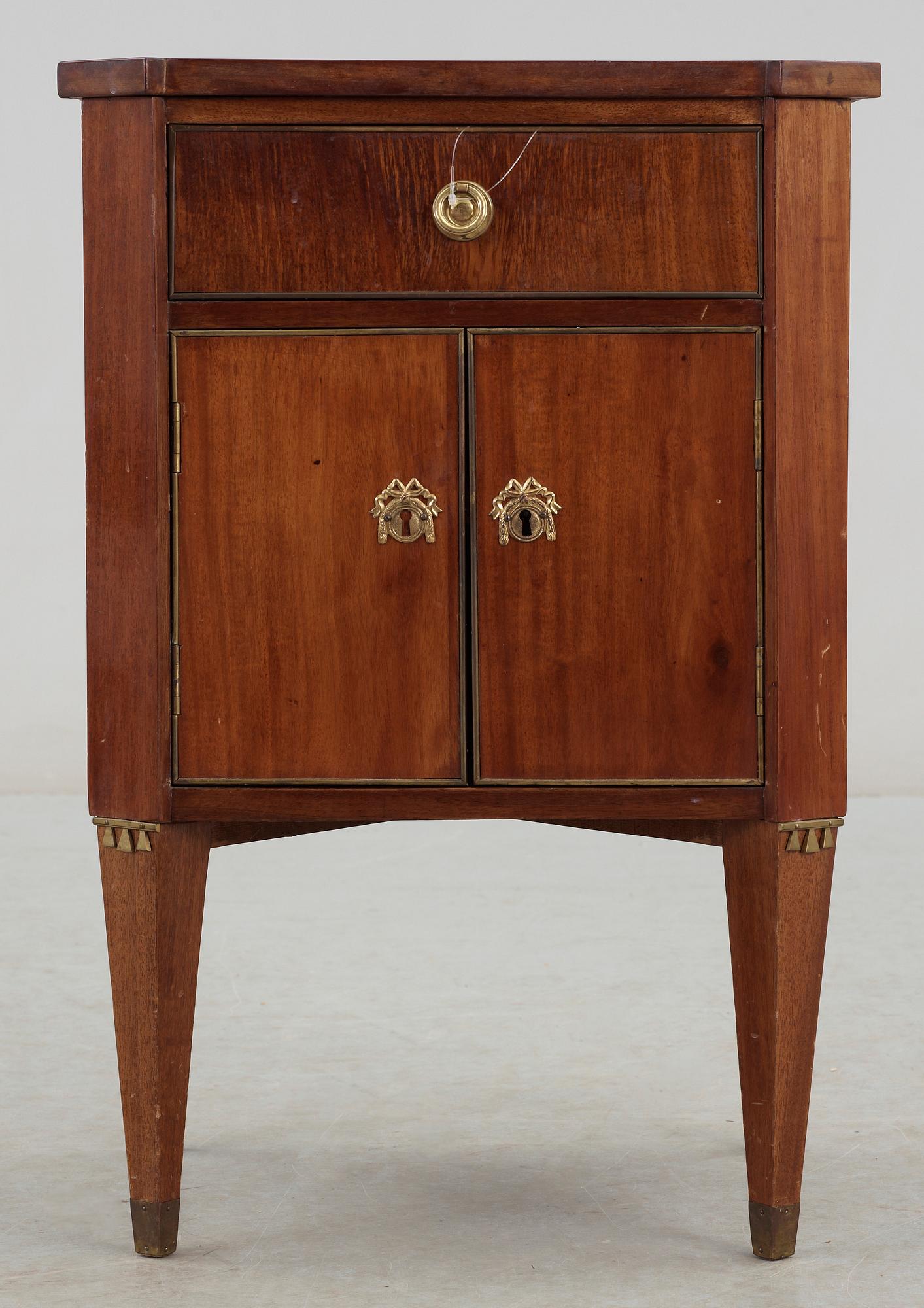 POTTSKÅP, gustaviansk stil, 1800-talets senare hälft.
