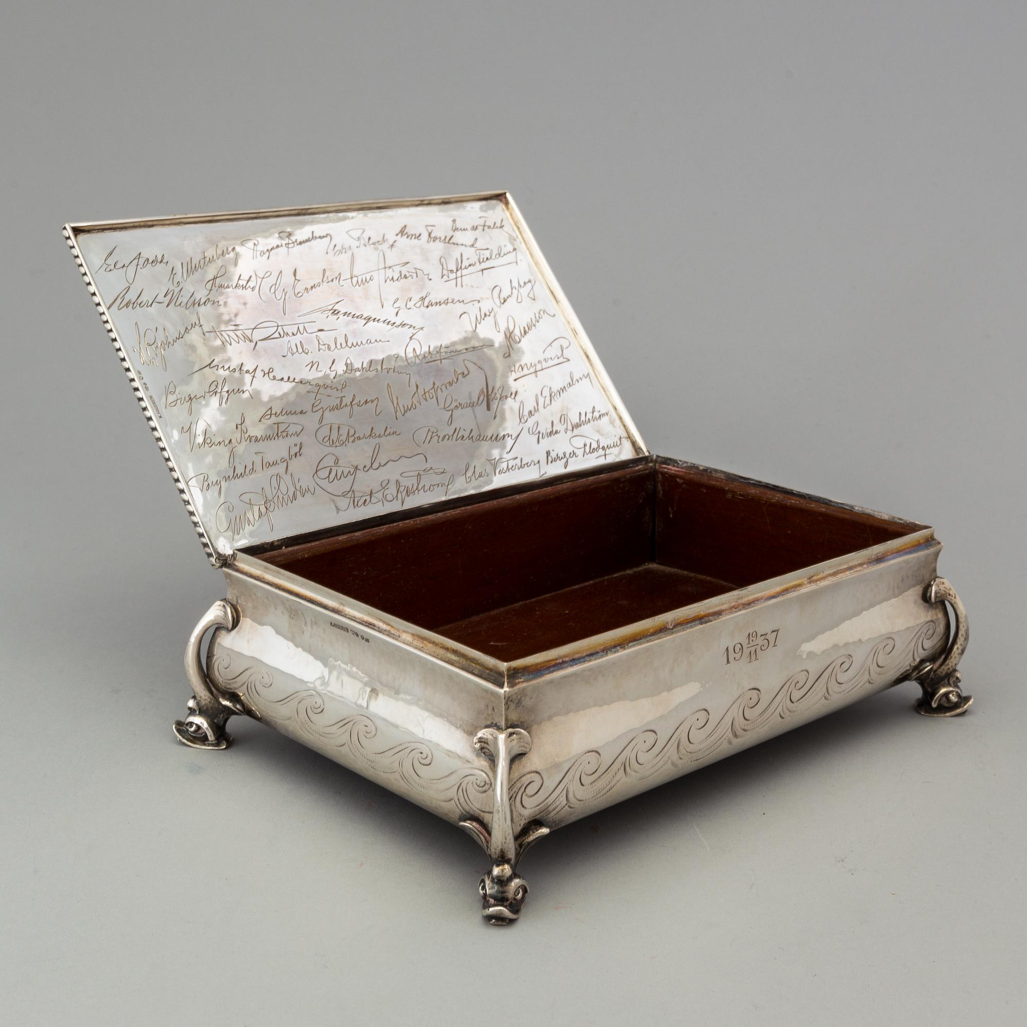 A silver cigar box by firma Karl Anderson in Stockholm 1927.