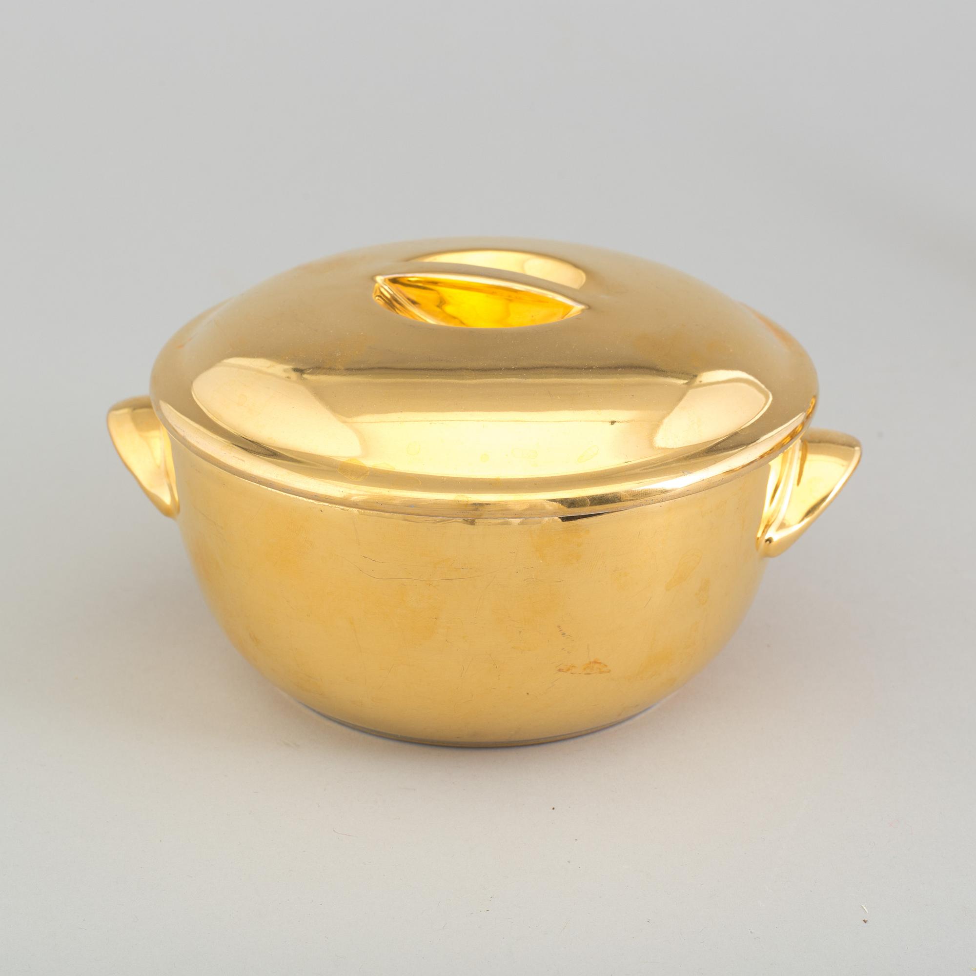 A mixed lot of thirteen pieces porcelain mostly Royal Worcester gold lustre, 20th century.