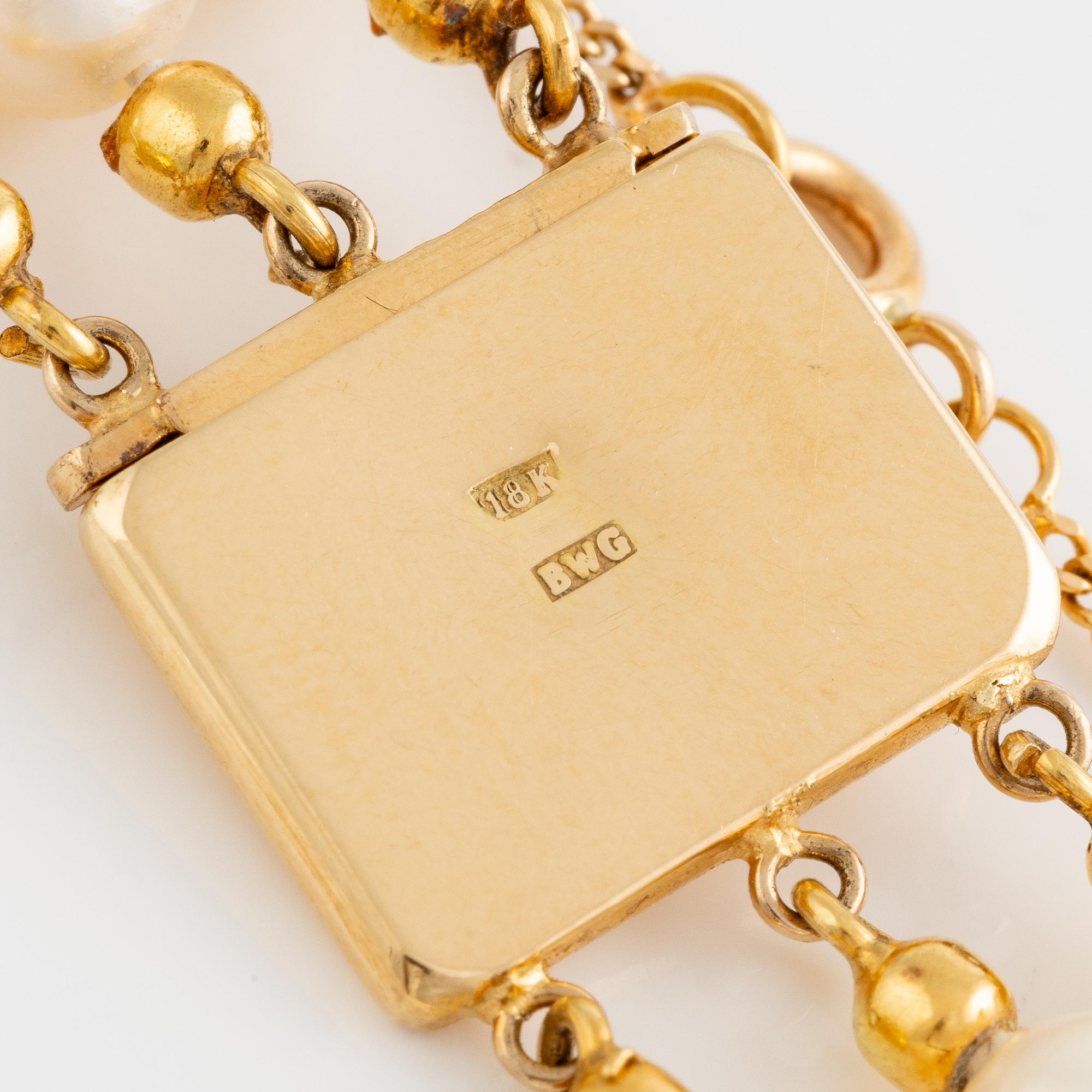 Necklace, cultured pearls, clasp 18K gold.