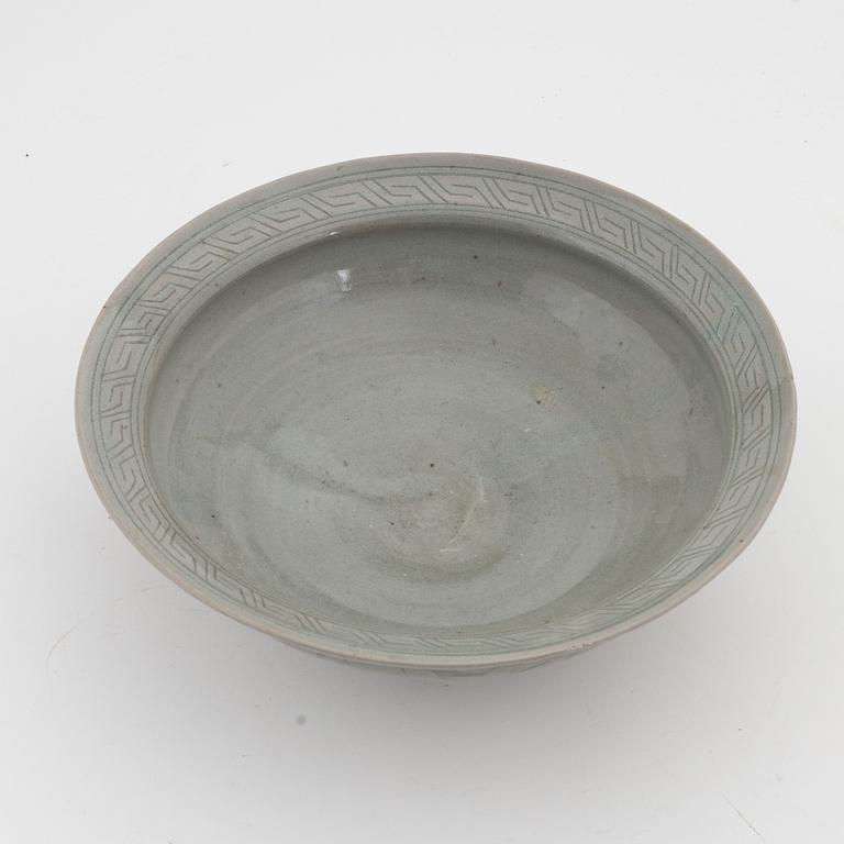 Skålfat, keramik. Sydostasien, 1900-tal.