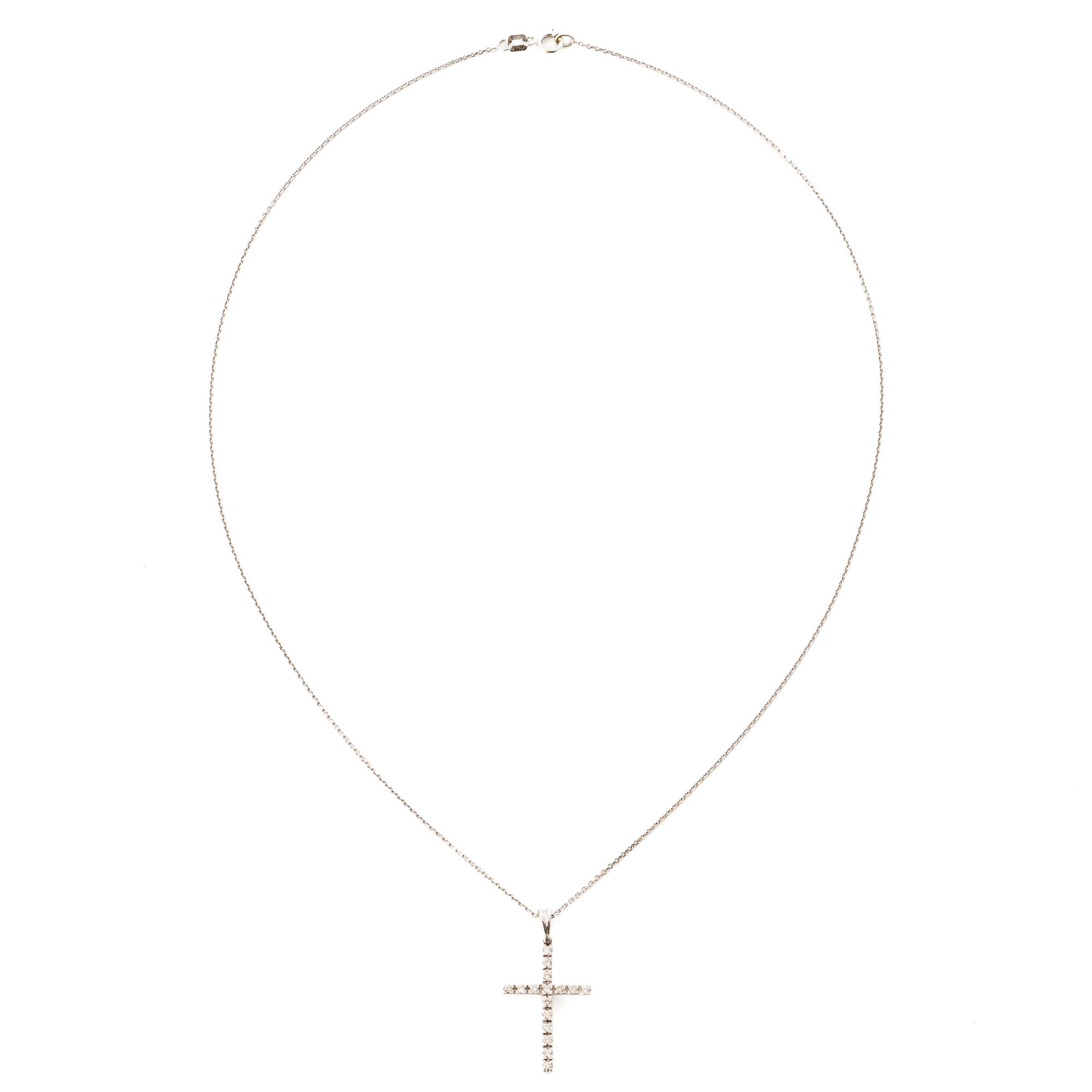 Hänge i form av kors 14K vitguld med briljantslipade diamanter, med kedja i 14K vitguld.