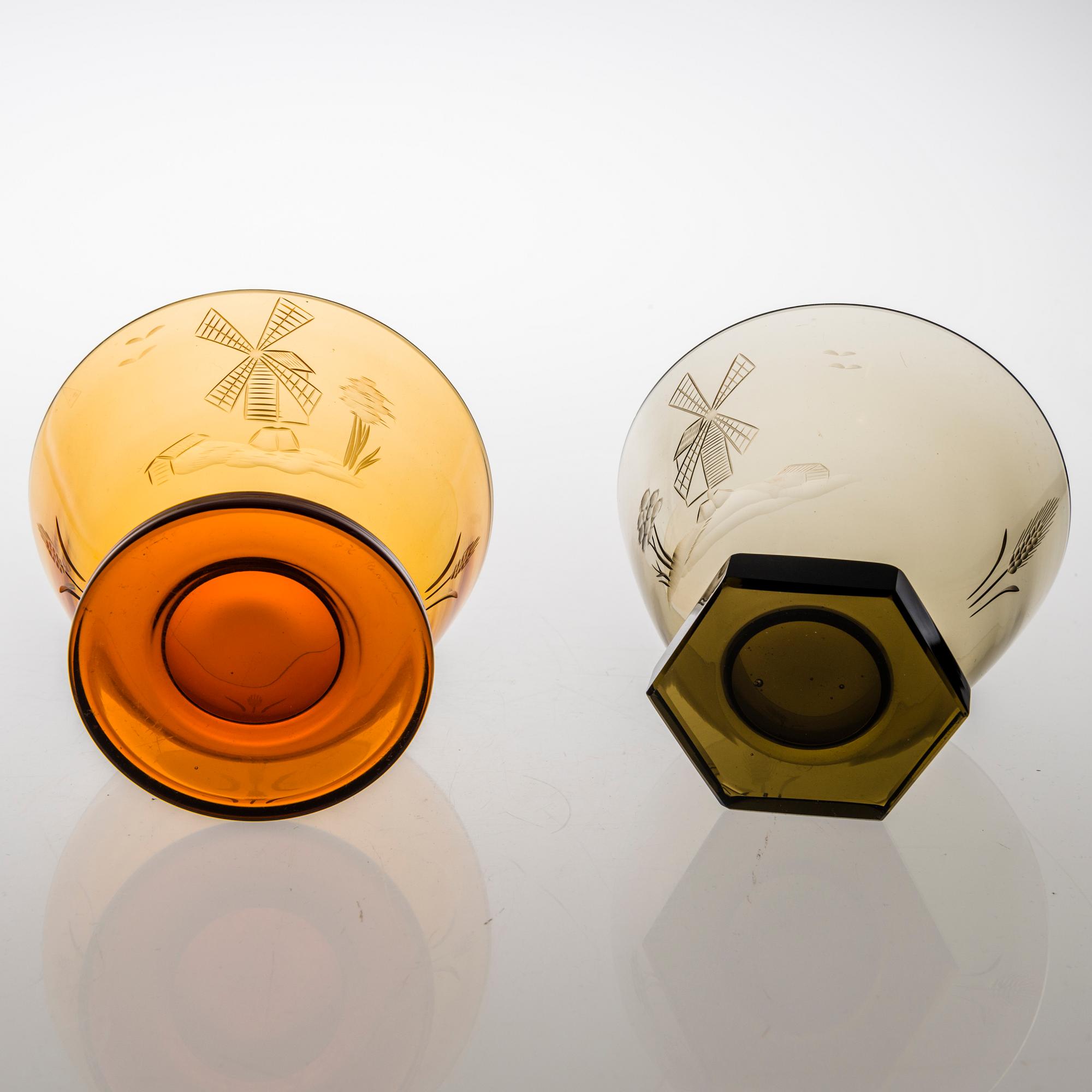 GÖRAN HONGELL Two 1930s Glass Bowls.