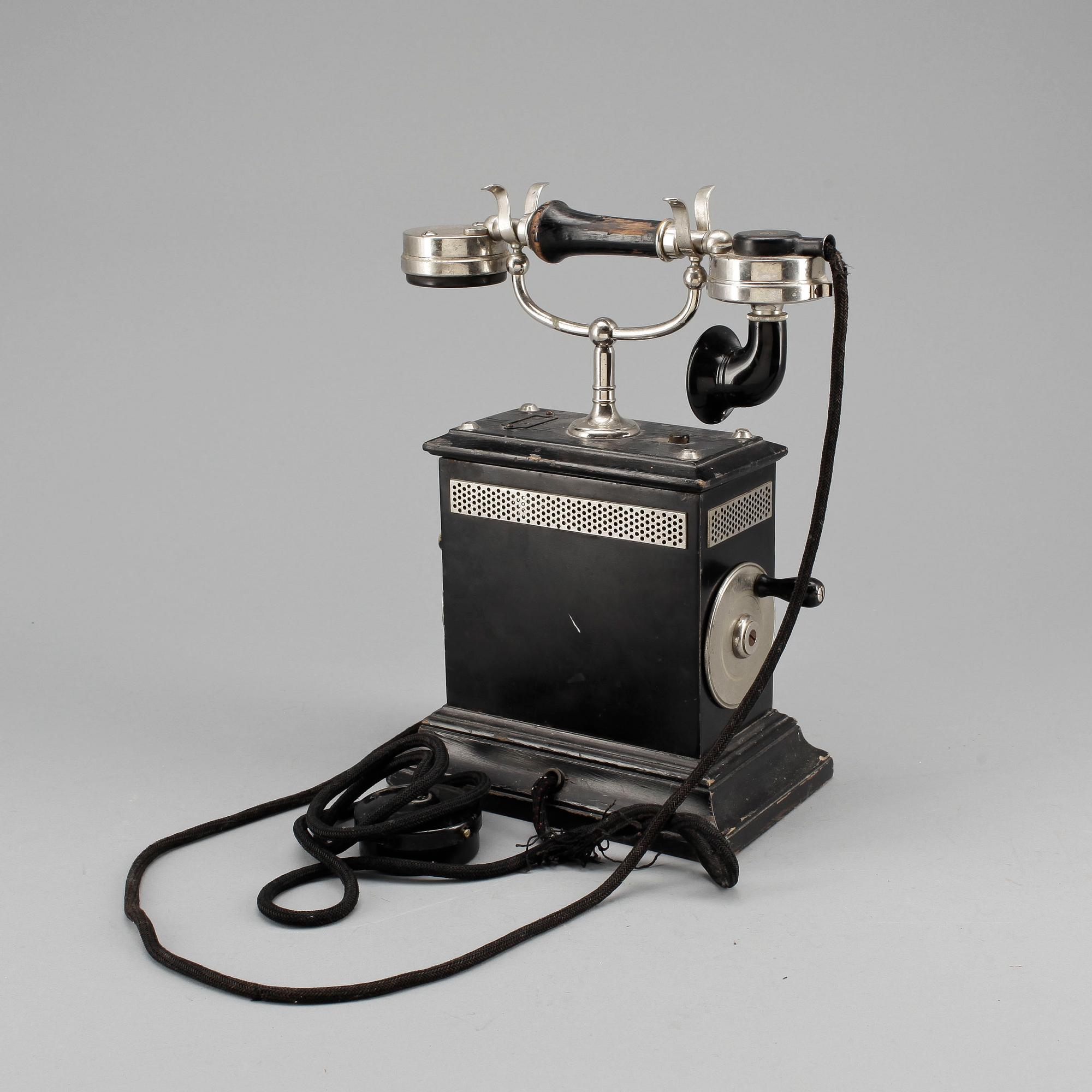 BORDSTELEFON, Telegrafverkets verkstad, Nynäshamn, tidigt 1900-tal.