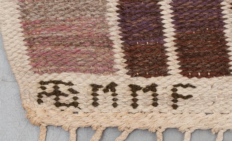 RUG. "Salerno grå" ("Kristianstad"). Flat weave. 251,5 x 153 cm. Signed AB MMF BN.