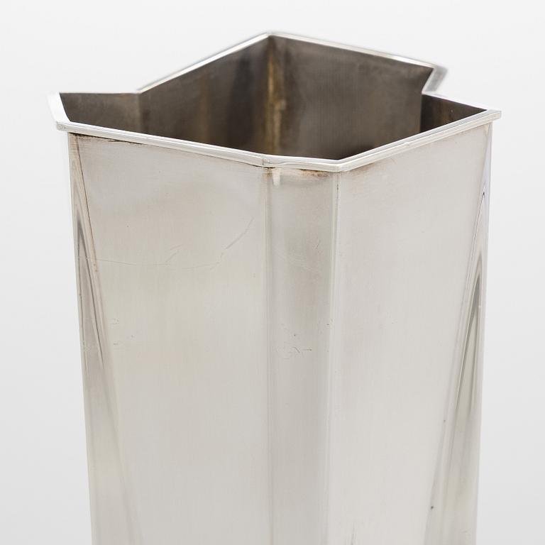 Tapio Wirkkala, A silver vase, model TW 6-3, Kultakeskus, Hämeenlinna 1963.
