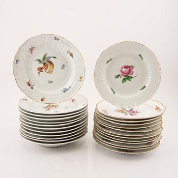 A 25 pcs dinner service Meissen first half of the 20th century.