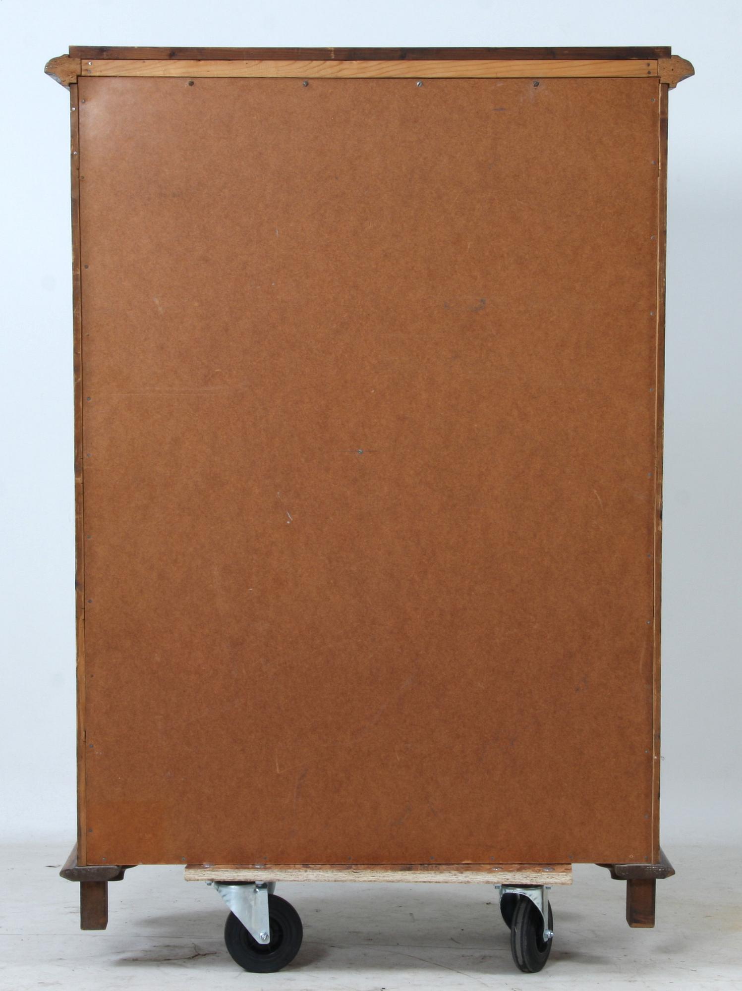 CHIFFONJE, nyrenässans, 1800-talets slut.