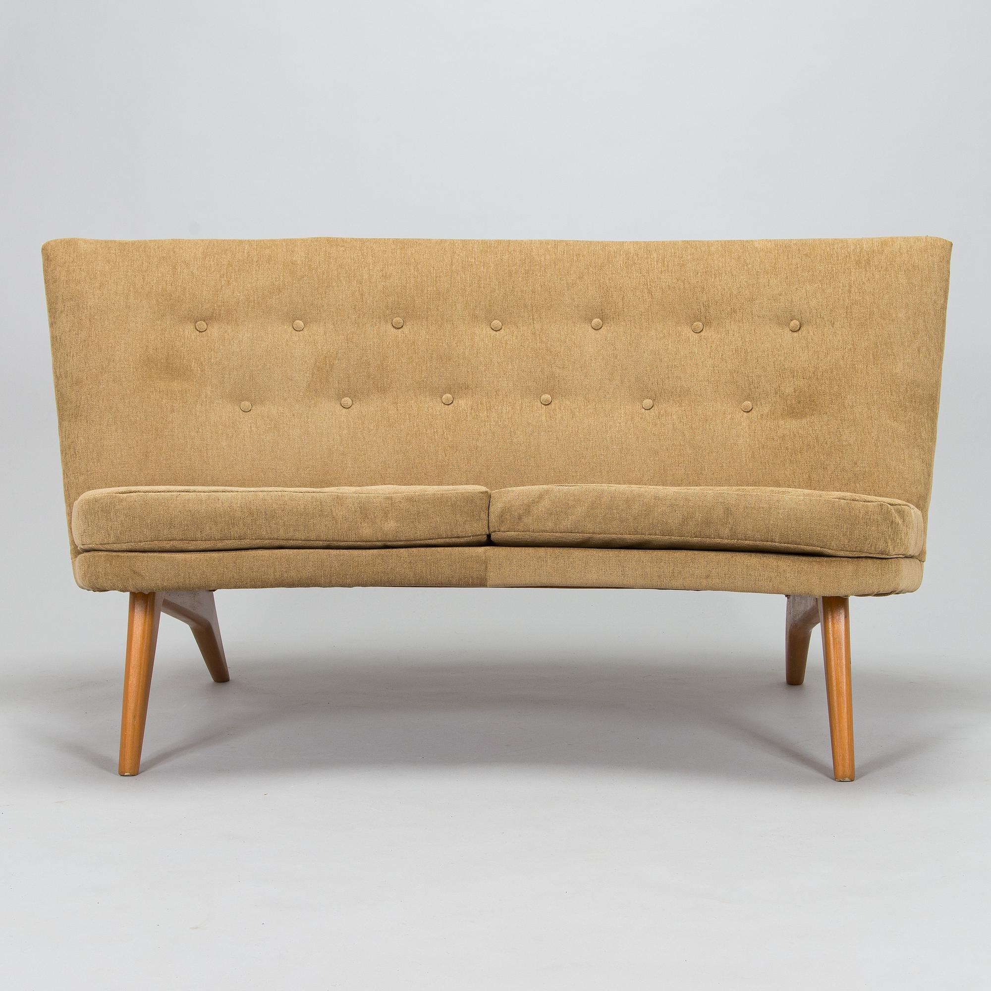 Carl Gustaf Hiort af Ornäs, sohva, "Kim", Puunveisto Oy - Träsnideri Ab, 1940-luvun puoliväli.