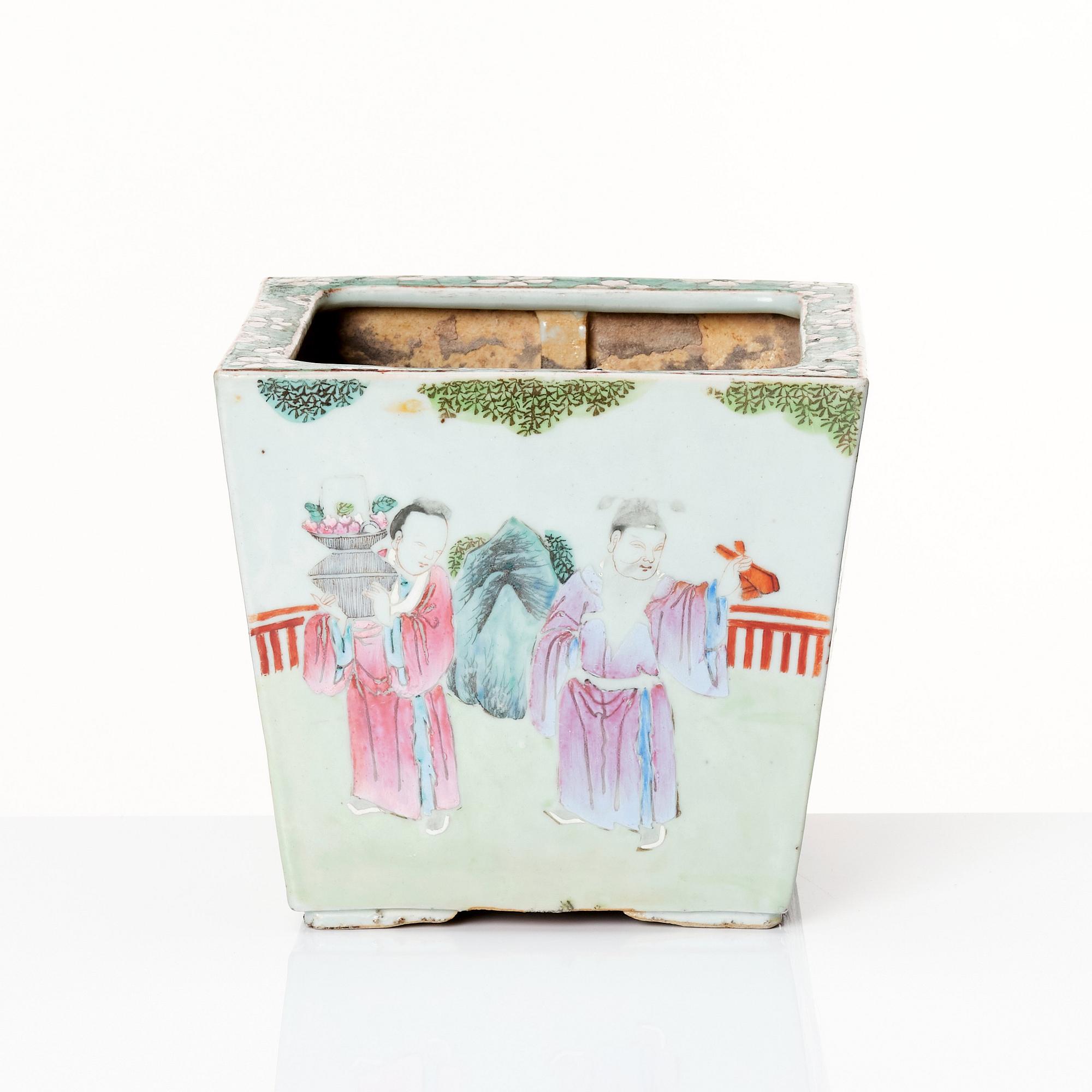 A rectangular famille rose flower pot, Qing dynasty, 19th Century.