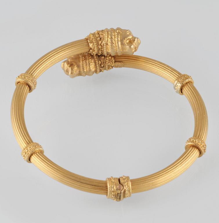 ARMRING, 18K guld. Vikt 45,6 gram.
