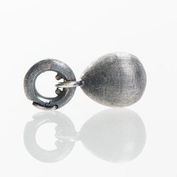 BERLOCK, "Sweet Drops", Ole Lynggaard, oxiderat sterlingsilver.