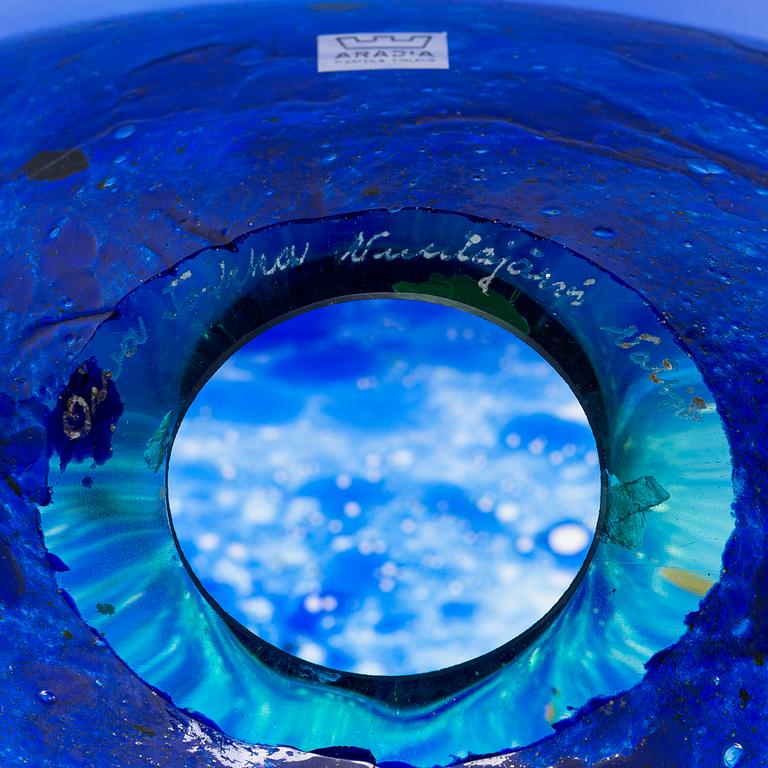 Oiva Toikka, A 'Kiikkuri' bird signed Oiva Toikka Nuutajärvi Notsjö.