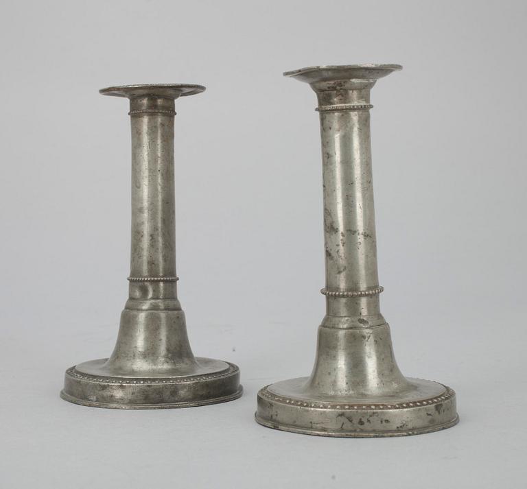 LJUSSTAKAR, ett par, tenn, 1800-talets första hälft.