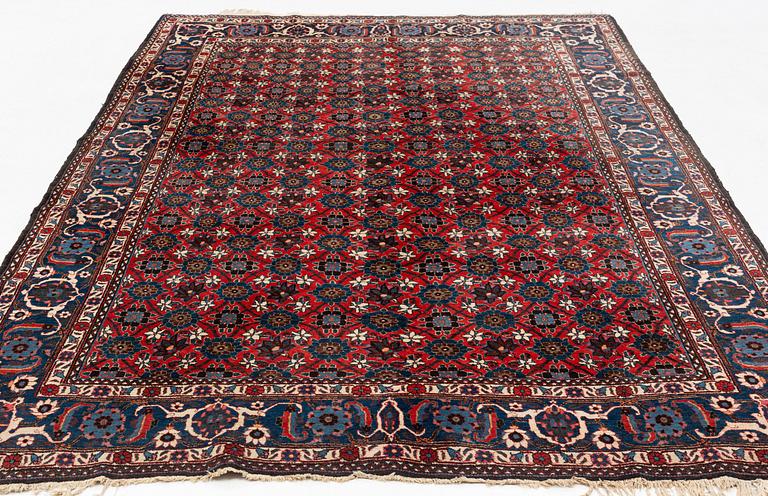 A semi-antique Veramin carpet, ca 315 x 201 cm.
