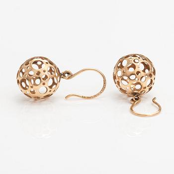 Liisa Vitali, A pair of 14K gold earrings "Leppäkerttu". Westerback, Helsinki 1970.