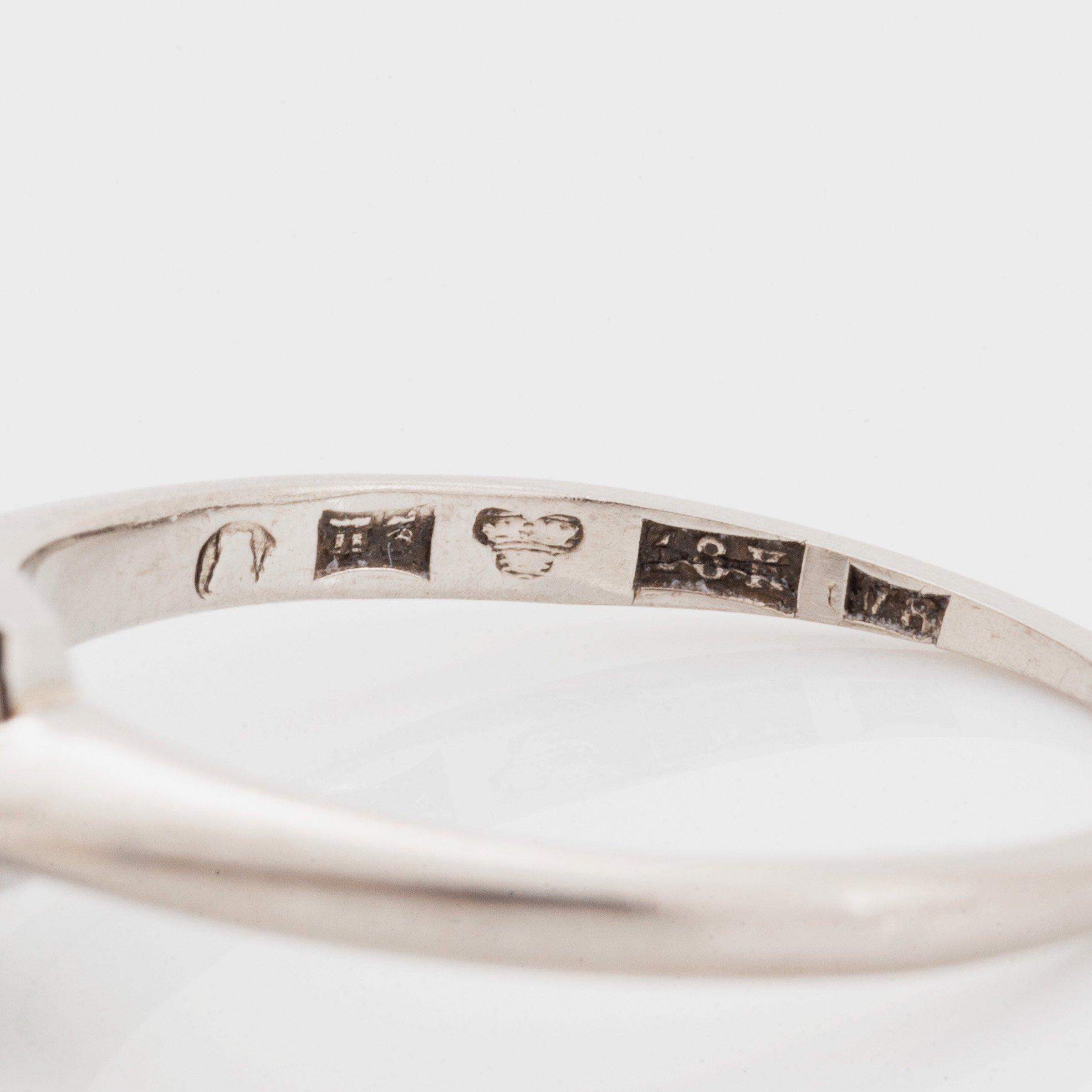 Ring 18K vitguld med en gammalslipad diamant vikt ca 2.25 ct.