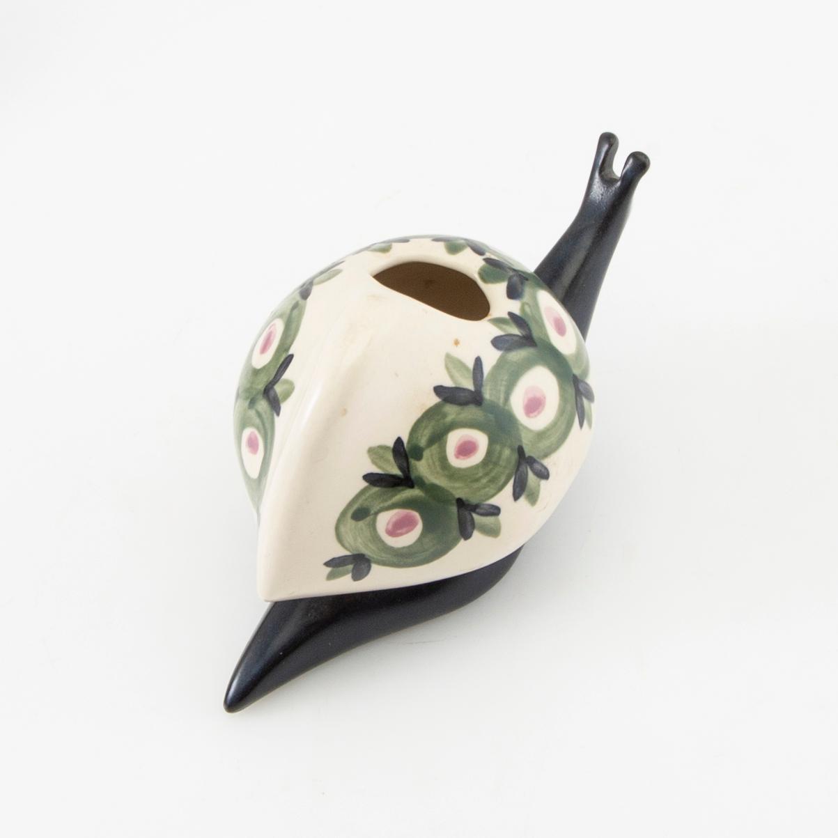 Anita Nylund, 8 pieces of Jie ceramics.