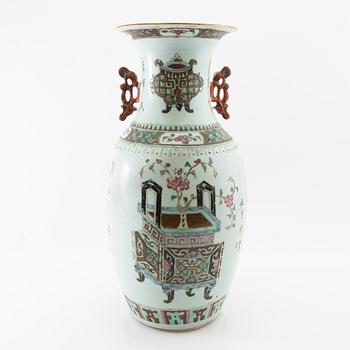 Vase China late Qing porcelain.