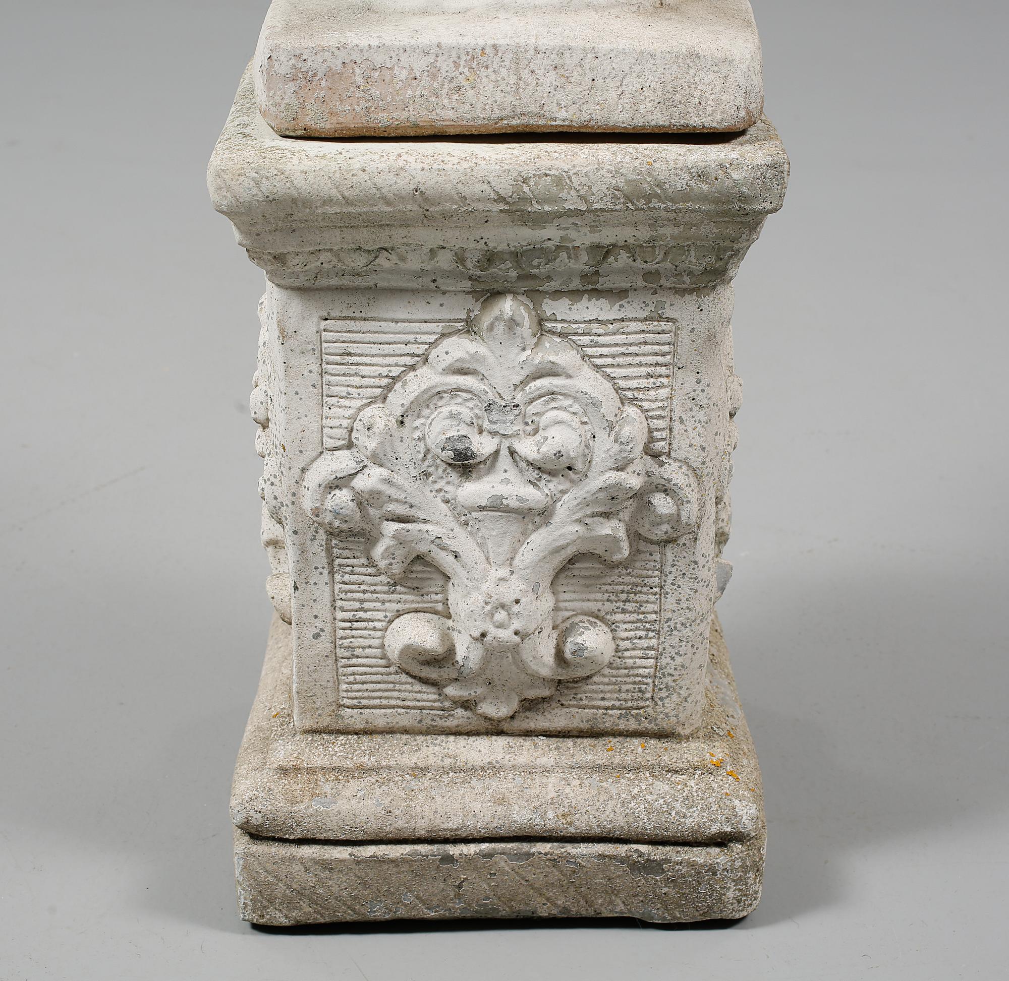 FÅGELBAD/TRÄDGÅRDSURNA, gjutmassa, 1900-tal.