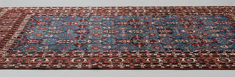 A carpet, semi-antique Veramin, ca 312-315 x 208,5-211,5 cm.