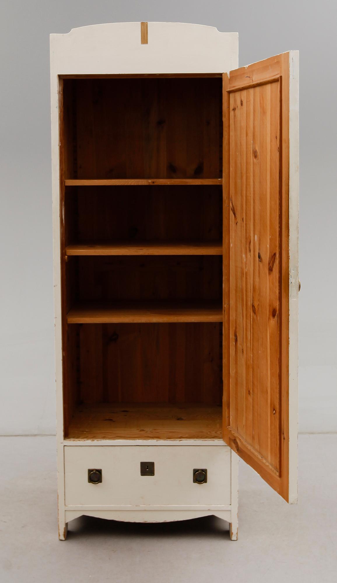 KLÄDSKÅP, 1900-talets första hälft.