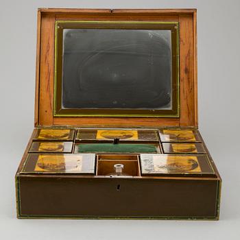 A 19TH CENTURY TRAVELLING BOX.