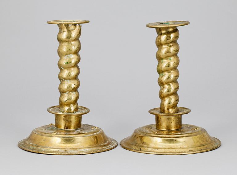 LJUSSTAKAR, ett par, mässing, barockstil. 1800/1900-tal.