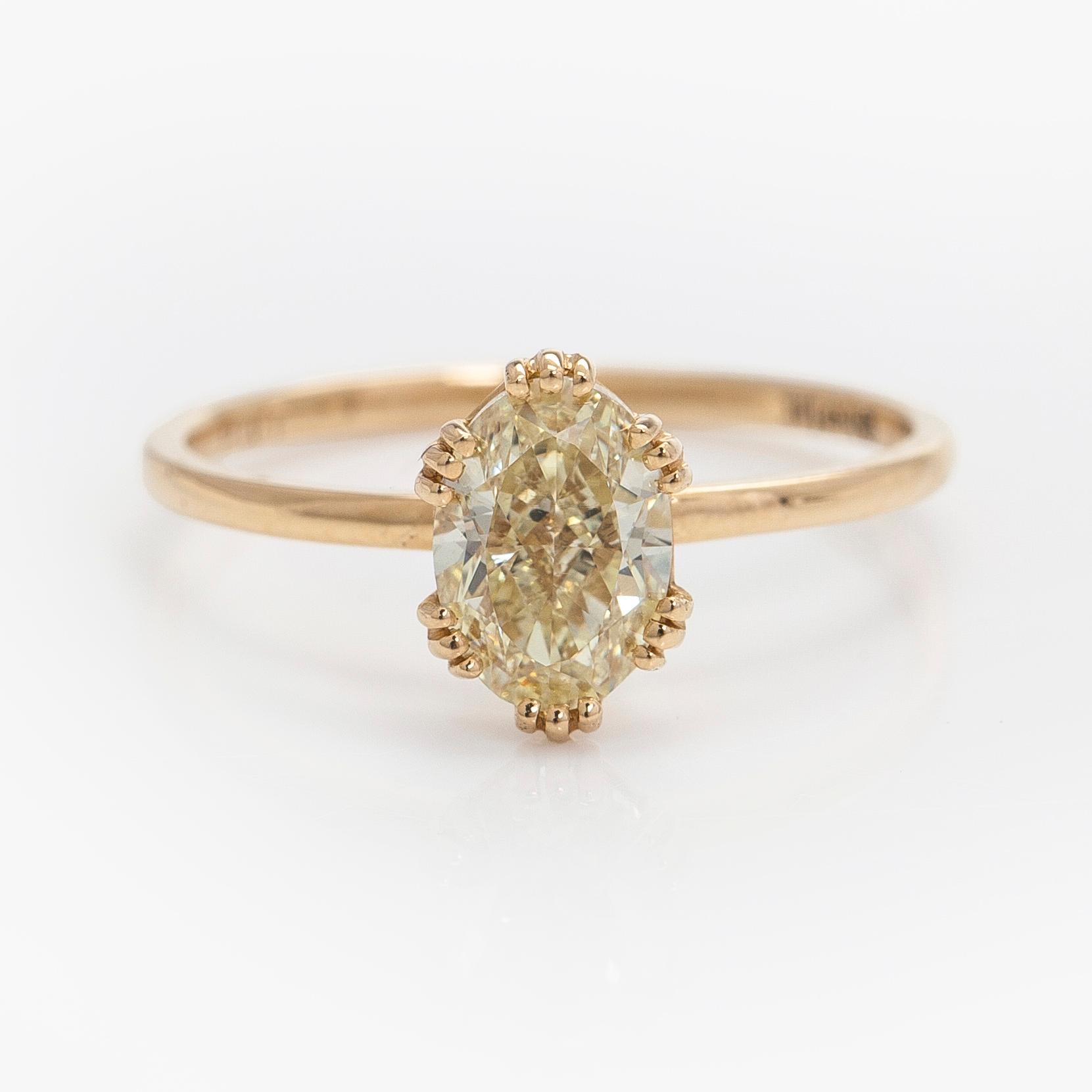 Ring, oval, brilliant cut, yellow diamond, 14K gold.