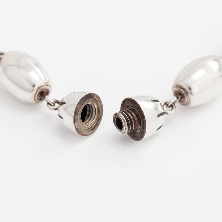 Kalevala Koru, halsband, "Halikon kääty", sterling silver, 1996.
