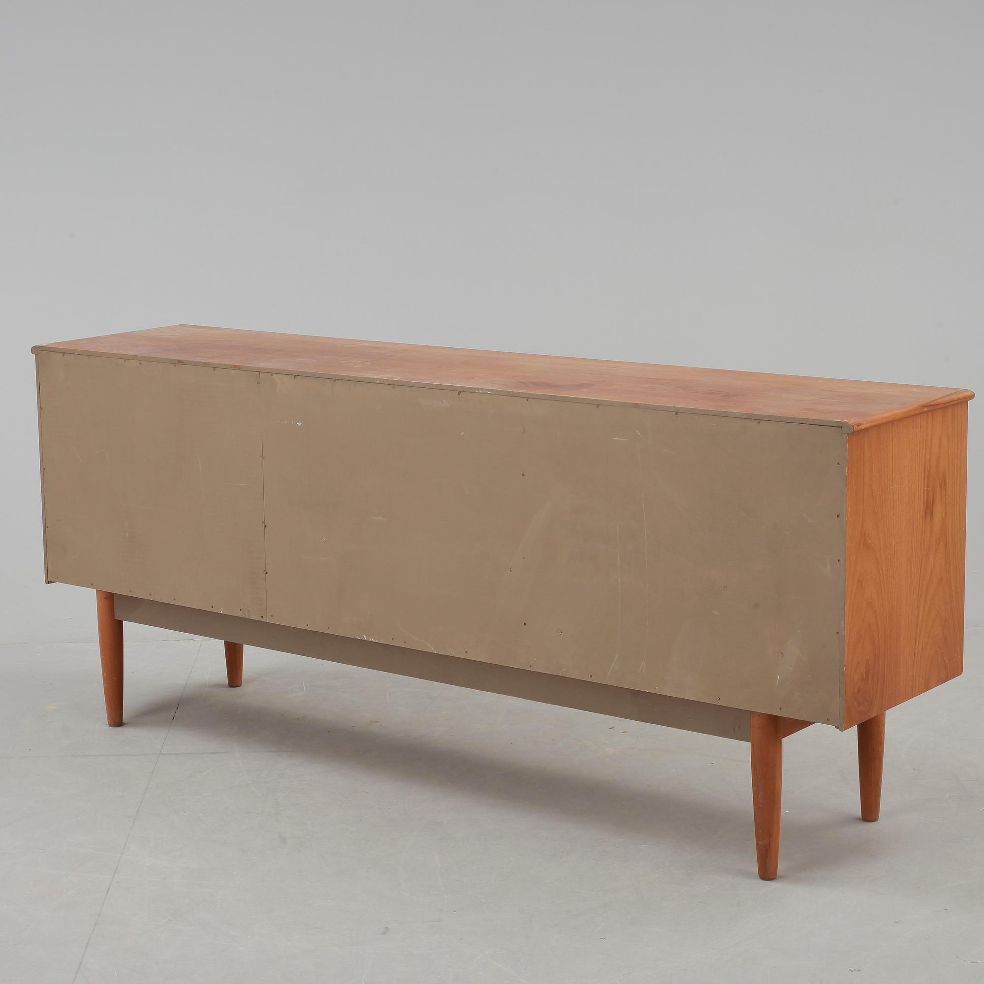 SIDEBOARD, Nils Jonsson, Troeds, 1900-talets andra hälft.
