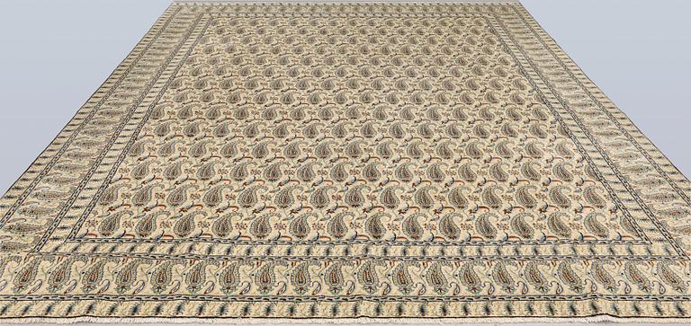 A Keshan carpet, approx. 388 x 294 cm.