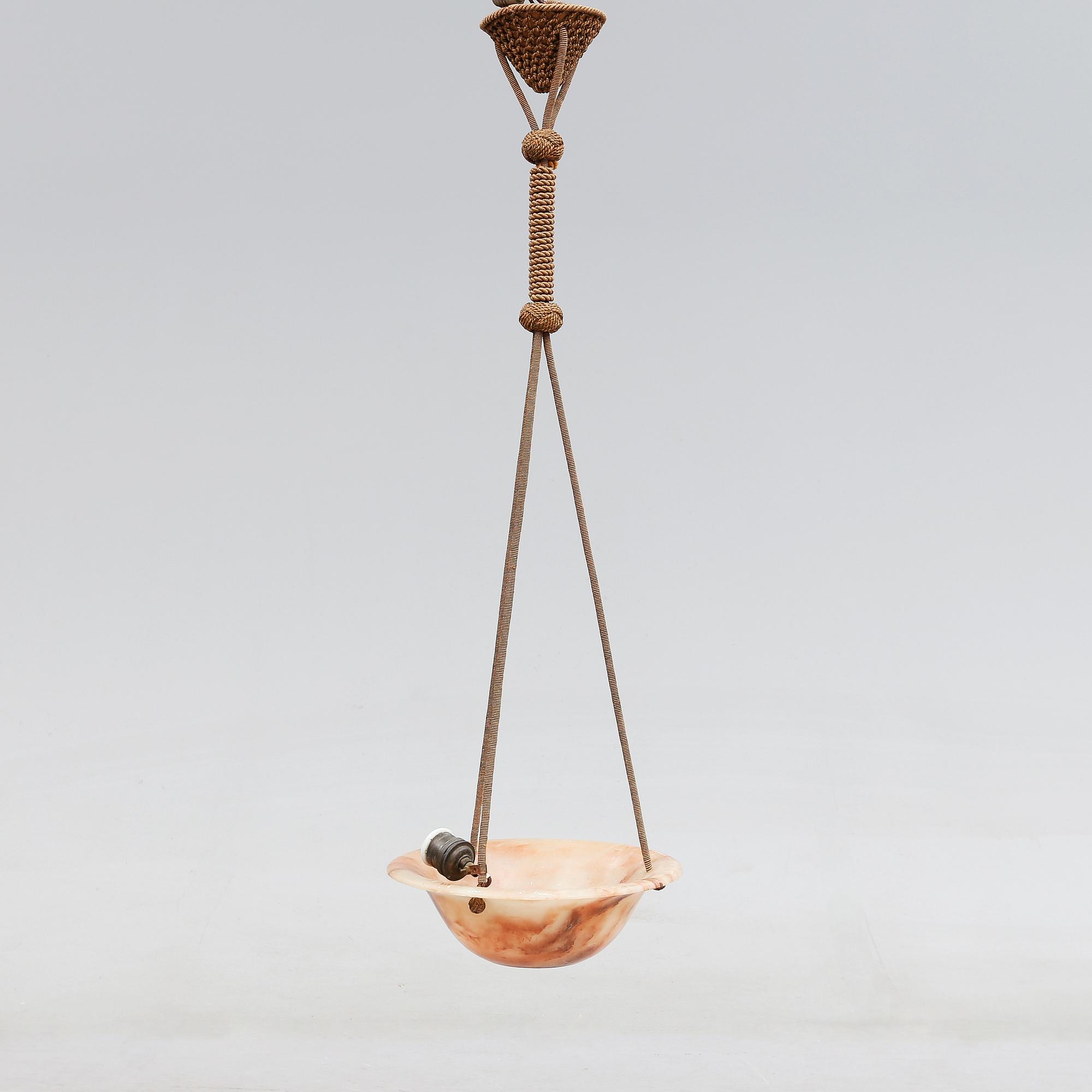 TAKAMPEL, alabaster, 1900-talets första hälft.